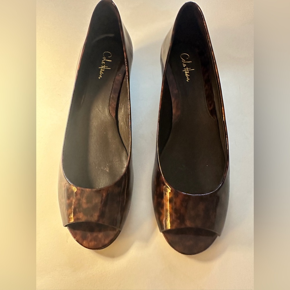 Cole Haan Pumps Leopard Wedge Print Patent Leather Peep Hole Toe Shoes 8 1/2 B
